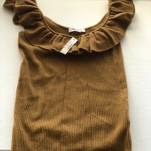 Lightweight knit tank with ruffled collar